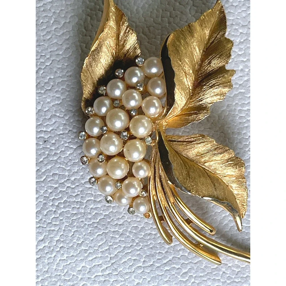 Crown Trifari vintage trifari